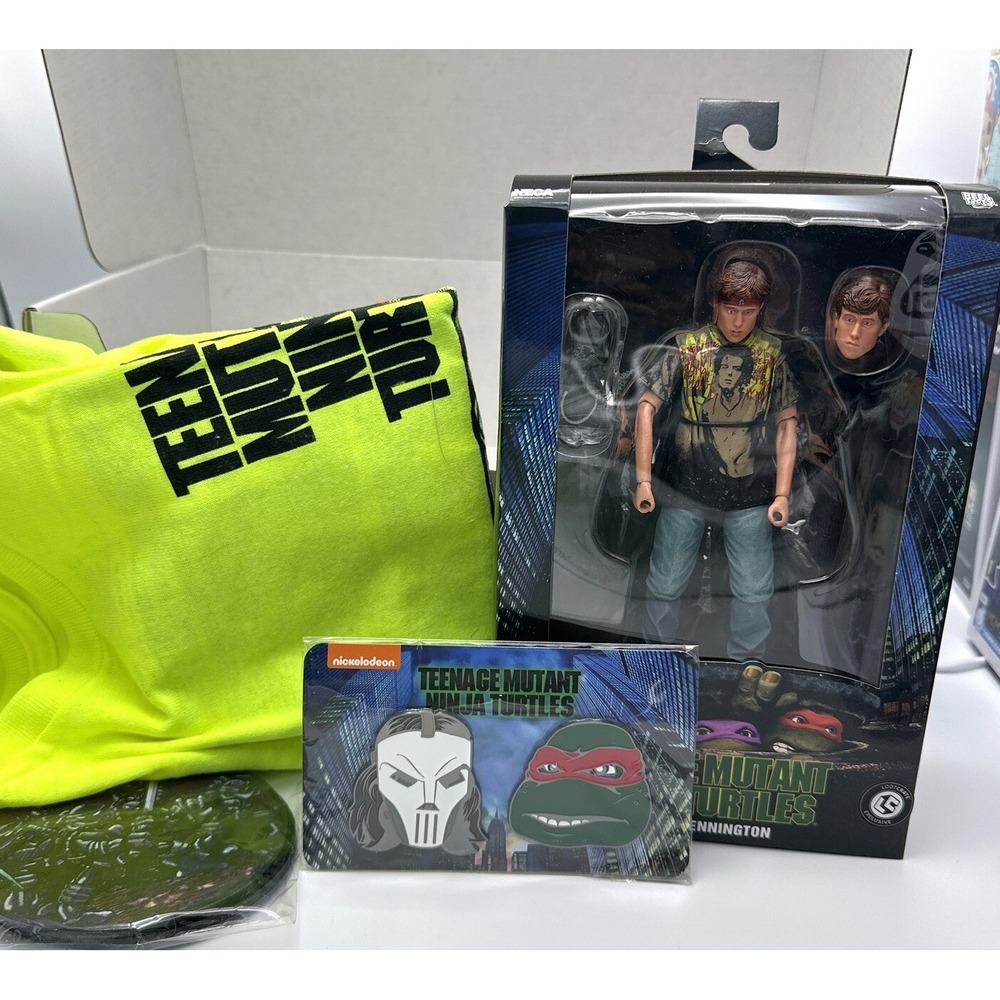 NECA Loot Crate TMNT Danny Pennington FULL BOX - Size L